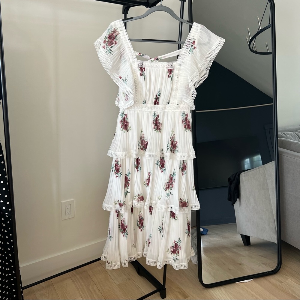 Lulus summer flowy white dress with floral pattern